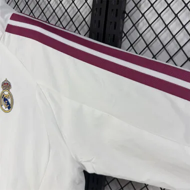 Image 7 de l’album Veste coupe-vent du Real Madrid 2026/27