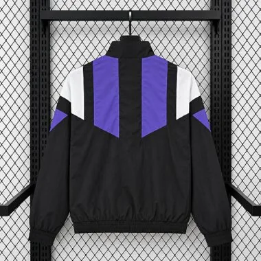 Imagen 3 del álbum Chaqueta cortavientos del Real Madrid 2026/27