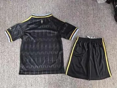 Afbeelding 2 van album Aston Villa uittenue voor kinderen (shirt en broek) seizoen 2026/27