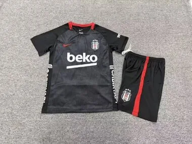 Capa do álbum Camisola e calções infantis da terceira equipação do Beşiktaş para a época 2026/27