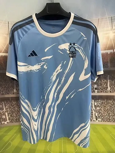 Albumcover van 2026/27 Nottingham Forest derde shirt