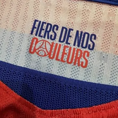 Imagen 2 del álbum Camiseta de jugador de manga larga del Paris Saint-Germain (temporada 2026/27), versión local