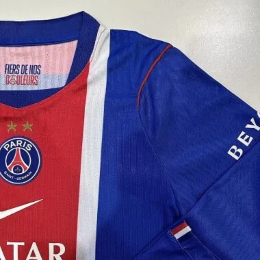 Imagen 6 del álbum Camiseta de jugador de manga larga del Paris Saint-Germain (temporada 2026/27), versión local