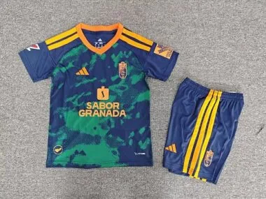 Camiseta y pantalones cortos de la tercera equipación infantil del Granada para la temporada 2026/27