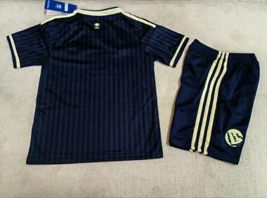 Imagen 2 del álbum Camiseta y pantalones cortos de niño para los partidos fuera de casa del Al-Nassr, temporada 2026/27