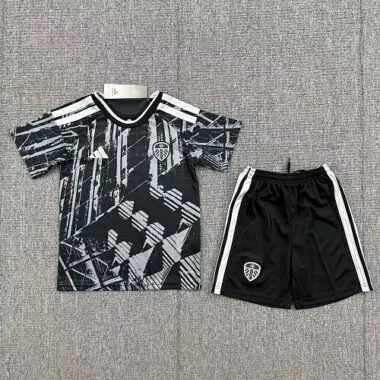 Camiseta y pantalones cortos de tercer equipación para niños del Leeds United, temporada 2026/27