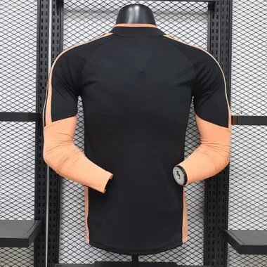 Imagen 2 del álbum Camiseta de entrenamiento del Arsenal, versión para jugadores, temporada 2026/27