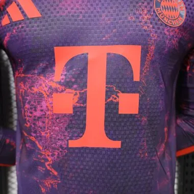 Imagen 4 del álbum Camiseta del Bayern, tercera equipación, versión para jugador, temporada 2026/27