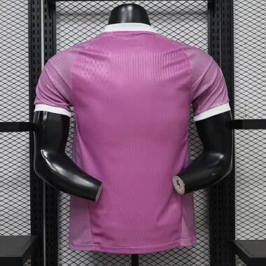 Imagen 2 del álbum Camiseta de entrenamiento del Manchester United 2026/27, versión para jugadores