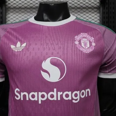 Imagen 3 del álbum Camiseta de entrenamiento del Manchester United 2026/27, versión para jugadores