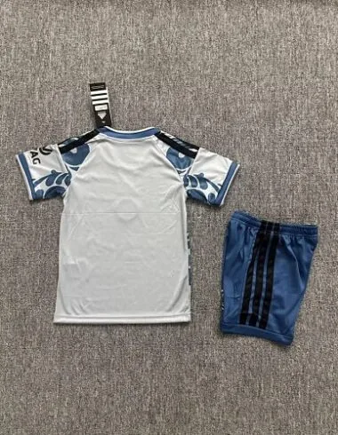 Imagem 2 do álbum Camisola e calções infantis da terceira equipa do Frankfurt para a época 2026/27