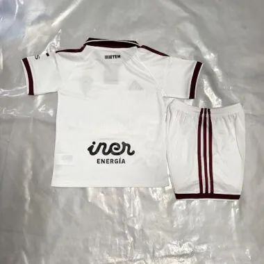 Imagem 2 do álbum 2026/27 Albacete Home Kids Jersey and Shorts