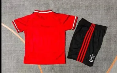 Imagem 2 do álbum 26-27 Camisolas e calções de futebol baratos do Flamengo (terceiro equipamento para crianças) da Yupoo
